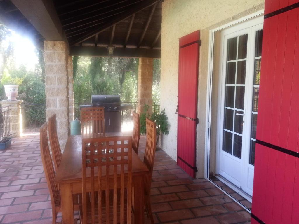 La Combe Joseph Acomodação com café da manhã Remoulins Exterior foto